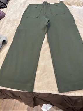 Women's Olive Green Wide-Leg Chinos with Front Patch Pockets